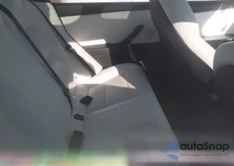 2025 Tesla Model 3 Long Range Rear-Wheel Drive/Standard z USA, uszkodzony, nr VIN 5YJ3E1EA0SF882233